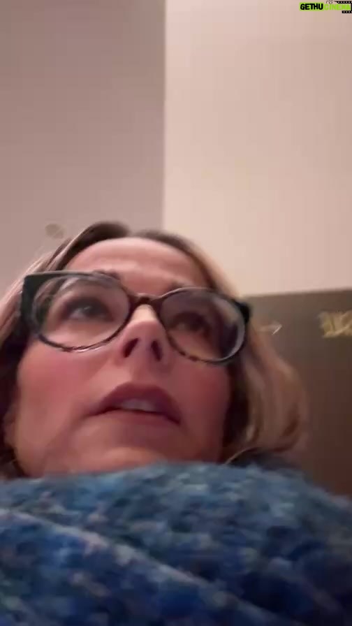Bojana Novaković - 4.3K Likes - Kakva je to proslava uspeha sa medijama i korporacijom? Koje su to medije koje slave sa Rio Tintom?
Za kontekst - ovaj lajv se dešava sve dok je masa ljudi na ulici i protestuje, a da ne kažem da ih legitimiše policija… za stajanje na trotoaru.