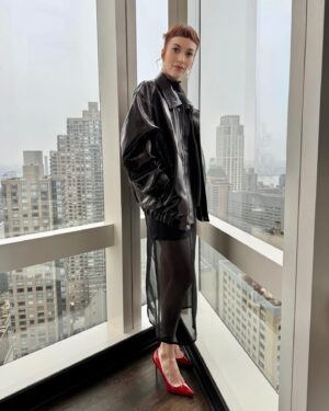 Britt Lower Instagram - the goats lay the eggs 

#helly

stylist: @rosefordestudio 
hair: @kennaland_brooklyn / @kenna_hair_ 
makeup: @zoetaylormakeup 

🖤
@pjohnsontailors 
@thefrankieshop 
@alexisbittar 
@louboutinworld 

🖤
@independentpublicrelations 
@liyah 

ty @appletv