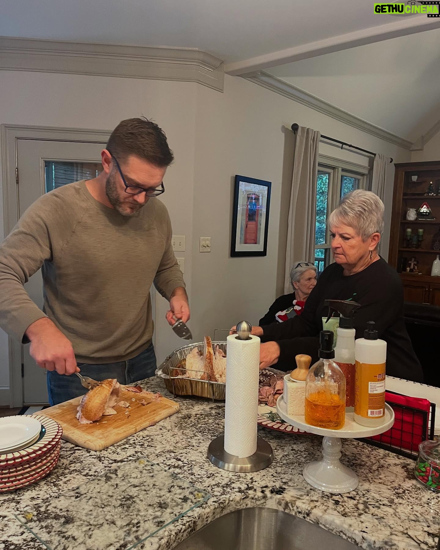 Brittany Wagner - 1.2K Likes - Family Christmas! 🤶 🎄🎅🏽🎁