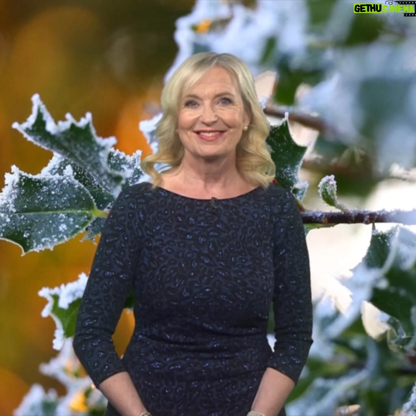 Carol Kirkwood - 2.4K Likes - MERRY CHRISTMAS! I hope you and yours have a wonderful, happy and peaceful day ♥️♥️xxx