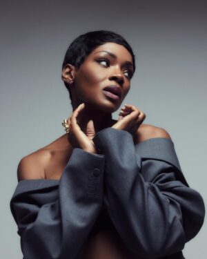 Caroline Chikezie Instagram - Embracing Friday vibes with a grateful heart and unstoppable energy. Cheers to the weekend, let’s make it count! ✨ 

Publication: @regardmag 
Makeup: @christytagatac 
Hair: @natitasnewbeginnings
Styling: @jlynnstyle18 
Photography: @jonnymarlow