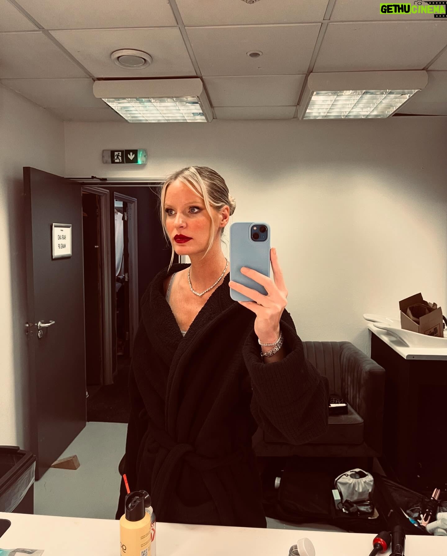 Caroline Winberg - 359 Likes - Last week! Lots of work, travel, friends and finally relaxing in the sun ☀️