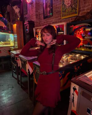 Chelsea Cook Instagram - Resident evil bounding
•
#residentevil #adawong