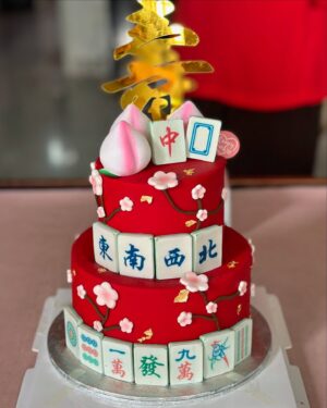 Chen Xiuhuan Instagram - 今天是妈妈的生日, 祝妈妈生日快乐！🎂🎈🌹♥️
最重要身体健健康康！
天天开开心心！
长命百岁！
我们爱您！♥️

P.S 妈妈看到麻将🀄️🀄️🀄️🎂蛋糕, 笑得见牙不见眼。还有大哥送了妈妈一束卷满钞票💵的鲜花，妈妈乐得笑哈哈！看见妈妈这么开心, 我们真的很欣慰。其实，我们知道妈妈只要我们都回家吃饭🍚，她老人家就心满意足了。
Thank you for the 🀄️cake @honeypeachsg 💋
#妈妈
#生日快乐
#mother
#mummy
#happybirthday
#ilovemymum 
#love
#chenxiuhuan
#陈秀环