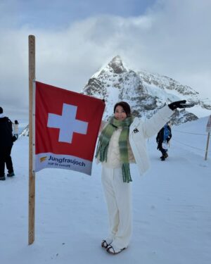Chen Xiuhuan Instagram - Top of Europe! 
My first visit to the breathtaking Mt. Jungfrau, Freezing cold but was just amazing and magical. Grateful for clear skies and the rare serenity of a quiet day. Truly unforgettable!

站在欧洲之巅，第一次踏上少女峰，眼前的美景令人惊叹！天气晴朗，游客稀少，这份宁静更显珍贵。真是一场难忘的梦幻之旅！

#TopOfEurope 
#Jungfrau 
#Switzerland 
#BreathtakingViews #UnforgettableExperience #MountainAdventure
#欧洲之巅 
#少女峰 
#瑞士 
#美景如画 
#难忘经历 
#山峰之旅
#陈秀环
#chenxiuhuan