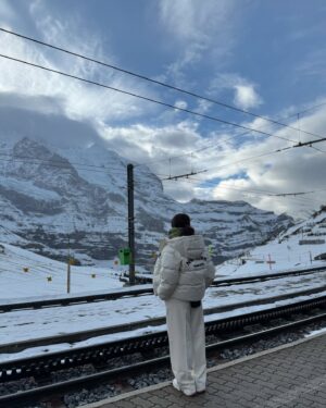 Chen Xiuhuan Instagram - Top of Europe! 
My first visit to the breathtaking Mt. Jungfrau, Freezing cold but was just amazing and magical. Grateful for clear skies and the rare serenity of a quiet day. Truly unforgettable!

站在欧洲之巅，第一次踏上少女峰，眼前的美景令人惊叹！天气晴朗，游客稀少，这份宁静更显珍贵。真是一场难忘的梦幻之旅！

#TopOfEurope 
#Jungfrau 
#Switzerland 
#BreathtakingViews #UnforgettableExperience #MountainAdventure
#欧洲之巅 
#少女峰 
#瑞士 
#美景如画 
#难忘经历 
#山峰之旅
#陈秀环
#chenxiuhuan