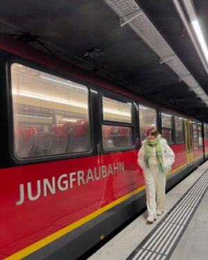 Chen Xiuhuan Instagram - Top of Europe! 
My first visit to the breathtaking Mt. Jungfrau, Freezing cold but was just amazing and magical. Grateful for clear skies and the rare serenity of a quiet day. Truly unforgettable!

站在欧洲之巅，第一次踏上少女峰，眼前的美景令人惊叹！天气晴朗，游客稀少，这份宁静更显珍贵。真是一场难忘的梦幻之旅！

#TopOfEurope 
#Jungfrau 
#Switzerland 
#BreathtakingViews #UnforgettableExperience #MountainAdventure
#欧洲之巅 
#少女峰 
#瑞士 
#美景如画 
#难忘经历 
#山峰之旅
#陈秀环
#chenxiuhuan