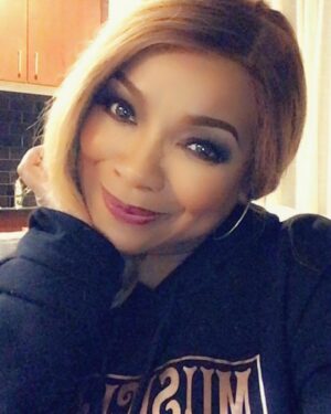 Cheryl Pepsii Riley Instagram - Happy #BlackVelvetMonday !
It is December n Cold dan a mug in The NYC!

Wherever you are, I hope you are staying warm or enjoying someone keeping you warm!

Either way, Luh y’all 
Fo’Real Fo’Real!!!
Love on your Loved ones n Please make sure YOU are on that list!!!

Wishing You All a Blessed, Beautiful n 
  LoveFILLED Week!!!
 🙏🏽❤️👊🏽💃🏽💪🏽