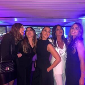 Cristina Saavedra Instagram - En la mejor compañía. Y muy feliz por el reencuentro con @andrea_ropero ❤️
.
@sararamosgarcia @carlota_reig @isaromalv @esthervaqueroh @joannaivars