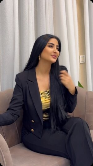 Delnya Mohammadi Instagram - من لەم ژیانە تەنها دەستەیەك قەڵەم بۆیەم دەوێت
بیكێشم بەسەر هەموو دونیادا ڕەنگی جوانی و میهرەبانی 🦋