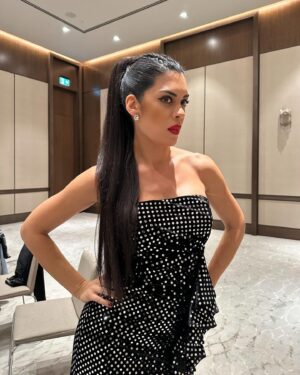 Deniz Arna Instagram - Bu harika gecede beni misafir eden @mo_istanbul ailesine ve canımın içi @destinasu ya çok teşekkür ederim :)
Kendimi prensesler gibi hissettim 
Ohh!
Canım kendim 😌🩷