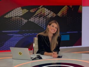 Diana Pereira Instagram - E assim foi mais um ano de #F1naSportTv , voltaremos em breve com mais novidades . Tenho ou não muita sorte  com uma equipa maravilhosa como esta .  Obrigada a todos por todo o carinho . 🥰 #formula1 #racing #corridas #sportvt #gp
