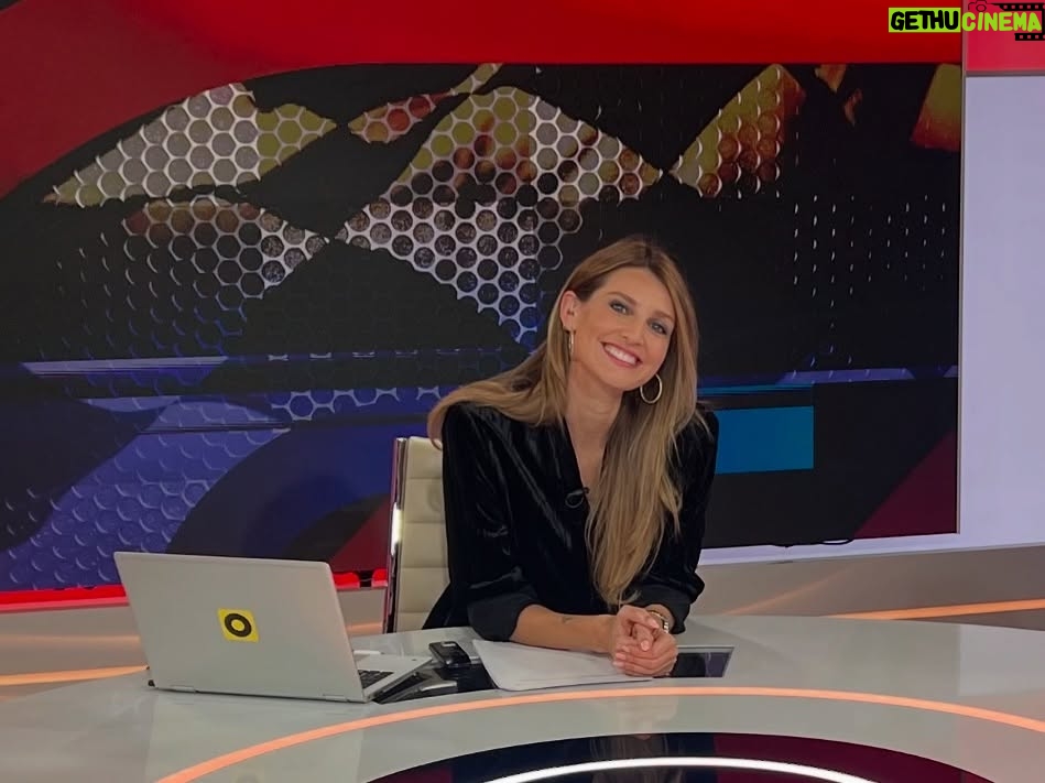 Diana Pereira - 1.2K Likes - E assim foi mais um ano de #F1naSportTv , voltaremos em breve com mais novidades . Tenho ou não muita sorte com uma equipa maravilhosa como esta . Obrigada a todos por todo o carinho . 🥰 #formula1 #racing #corridas #sportvt #gp