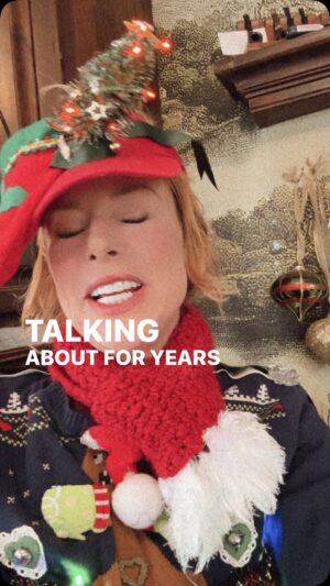 Diane Neal Instagram - #greatestdayever #holiday #christmas #christmaseve #christmaseveeve #auction #charity #ebay #swag #svu  #lawandorder #lawandordersvu #ncis #power #alsojunk #art #moving #aroundtheworld #mitzvah #hesed #lovingkindness #haute #hautecouture #dolcegabbana #gucci #armani #dior #givenchy