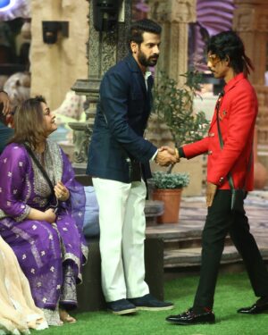 Dolly Chaiwala Instagram - Ek or sapna pura hua 🥺 @beingsalmankhan 
BOSS OF BOLLYWOOD 💀
.
.
.
.
.
.
.
.
.
.
#dollykitapri #dollychaiwala #salmankhan #salmankhanfans #bigboss #bigboss18 #viral #viralvideos #viralreels #viralvideo #trending #trendingreels #trendingnow #reels #reelsinstagram #reelitfeelit #reelkarofeelkaro #reelvideo #reelviral #explore #motivation #motivationalquotes #motivational #inspiration #salmankhan
