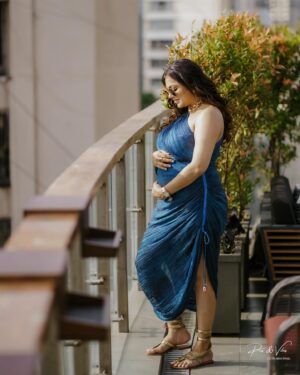 Drashti Dhami Instagram - Twinkle twinkle, little star ⭐️
My baby is coming ,👶🏻
It won’t be far ♥️🤰🧿

🅑🅤🅜🅟 🅦🅔🅐🅡 @saakshakinni

🅜🅐🅚🅔 🅤🅟 my forever & ever fav @shaylinayak 

🅗🅐🅘🅡 @reemashairdo