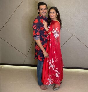 Drashti Dhami Instagram - My hubby bestest ♥️
My hubby luckiest 😂
Happy happy karwa chauth vibes 😘