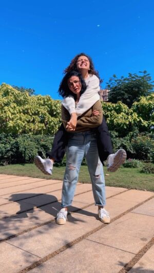 Drashti Dhami Instagram - Do u need a hug ???? 😍🤗