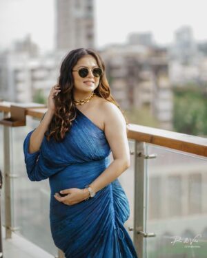 Drashti Dhami Instagram - Twinkle twinkle, little star ⭐️
My baby is coming ,👶🏻
It won’t be far ♥️🤰🧿

🅑🅤🅜🅟 🅦🅔🅐🅡 @saakshakinni

🅜🅐🅚🅔 🅤🅟 my forever & ever fav @shaylinayak 

🅗🅐🅘🅡 @reemashairdo