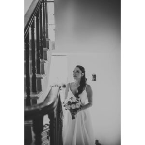 Efsane Odağ Instagram - Mesudum dostlar 🥰

Güzeller güzelim Efsanem'le dünya evine adım attık ❤️ @efsaneodag 

Onu gördüğüm ilk anda böyle olacağımızı biliyordum 😍

.

Nikah törenimizi hayallerimizin ötesine taşıyan Sevgili Deniz ve Kürşad'a @ciceklerefisildayankadin 💎 @kursad_celebi 👑

Zor günlerinde de beni yalnız bırakmayan Sevgili Bestman'im Alper'e @alperkilic35 🎩

O günü inşa eden Sevgili Vual Urla ekibine @vualurla 🏗

Olmasalardı olmazdım, Canım Annem ve Babama @insafhasanyildiz 💚

Canım kardeşime, eşine ve yeğenim Mira'ya @yylda_taskaldiran @tolga_taskaldiran 👨‍👩‍👧

Bizi sürekli kollayan ve gülümsemesiyle neşemizi arttıran Sevgili Elif'e ve güzel ailesine @elifayguluzun 🌞

Gelin odasının en güzel çiçeği olan Sevgili Asya'ya 👧🏻

Anılarımızı kayda geçiren Sevgili Yucca'ya @yuccawedding 📸

Gün boyu bizi şarkısız bırakmayan Sevgili Dj MrGrey'e @mrgreyurla 🎷

Çiftetelli partnerim Sevgili Arif'e @arif.m.guney 🕺🏻

Çevresine neşe ve hayat saçan, oryantal ve roman danslarında kendinden geçen Sevgili Sinem'e @sinem_denn 💃🏻

Bizimle olan tüm akraba ve dostlarımıza 🥂

Dualarıyla bizi uzaktan saran tüm canlara 🪬

Evrene 🌠

Yürekten teşekkürler 🙏🏽

Hepinizi kucaklıyorum 🫂

🧿