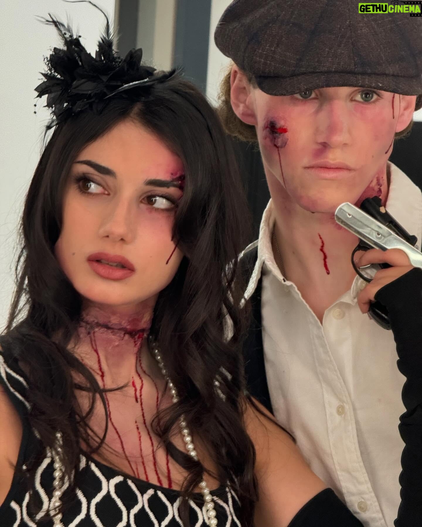 Elisa Ezzedine - 7.6K Likes - 1919
.
.
.
#happyhalloween