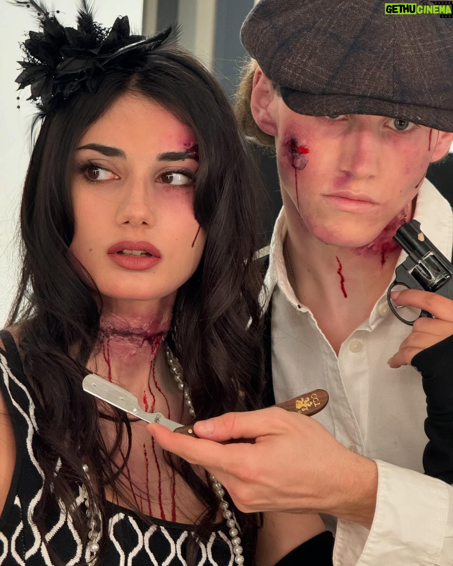 Elisa Ezzedine - 7.6K Likes - 1919
.
.
.
#happyhalloween