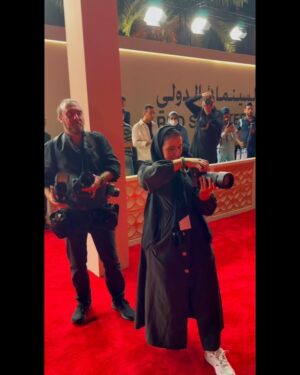 Emily Ashby Instagram - Glam shots by the amazing 📷 @deh.ech 🖤🖤 what a incredible time we had at the @redseafilm Festival! also so grateful for the friendships we made! like my new gorgeous friend Deemah ❤️ 

#saudi #saudiarabia #saudiarabia🇸🇦 #redsea #redseafilmfestival #actress #producer #film #redcarpet #redcarpetfashion #redcarpetglam