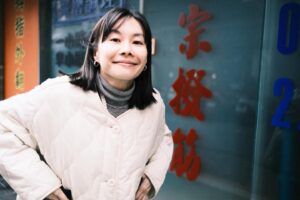 Enno Cheng Instagram - 最近是專輯錄完第一階段（對，才第一階段）在養身體，報告一下。天冷多事，大家保重身心。

圖為拇指外翻權威（？）