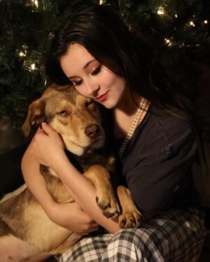 Eva Ariel Binder Instagram - 🎄🎁🐶🎁🎄 

#holiday #newyears #christmas #merry #jolly