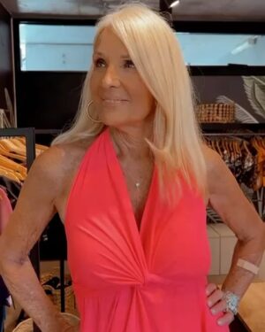 Evelyn Scheidl Instagram - Estuvo @evelynscheidl en nuestro Showroom y se volvió locaaaaa 🥰🎁🎄
Nuestra web www.xyrus.com.ar 
Nuestra casa Amenabar 141 3A de martes a sabados de 13 a 19 hs. (Este martes 24/12 horario especial de 11 a 15 hs ) 🎅🏼🎁