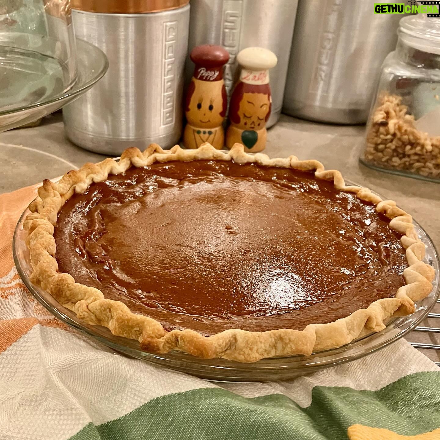 Faith Ford - 1.3K Likes - Nothing like a fresh baked home made pumpkin pie for Thanksgiving! Hope you all have a blessed day! 🍁🥧🍂