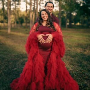 Felicia Spencer Instagram - ❤️🩷Big thanks to my sister-in-law Natalie for making this fun photoshoot happen!  Thank you Kyndal for being behind the lens. You two really turned my bump into a work of art. 🩷❤️
🥳We are close to welcoming Winnie to the world. 🌎