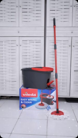 Firoza Khan Instagram - “Dancing can make work more fun.”

VILEDA for a perfect home.. You can order vileda or their other products from NOON or AMAZON too..

#vileda #viledaeasywring #viledaspinmop #easywringforagreatclean #itfeelsgreattofeelathome #explore #viral #uae #reels #dubai #video #trend #shopping #uae #dance #husband #wife #fun #comedy #couple #love