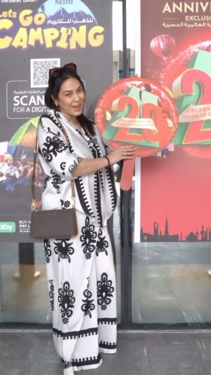 Firoza Khan Instagram - Nesto Big Sale completed 20th years like 2 decades.. So there will b amazing offers til 2025..

#explore #viral #uae #reels #dubai #video #trend #shopping #offers #sharjah #anniversary #20 #nesto