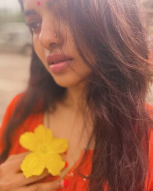 Ganavi Laxman Instagram - Home sweet home ❤️❤️❤️#chikcmagaluhudgi#templevibe#flower#hirekayi_flower#jai_nallurama