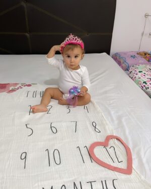 Gioia Arismendi Instagram - 30.10.2024 💝 Gala 💎 Isabella 🪷 Felices 12 Meses de Vida 💕 de Amor ♥️ de aprendizajes y crecimientos a tu lado Reina 👑 de nuestras vidas!!! 
.
Feliz Cumple Vida 1 🎂 Amor de nuestras vidas, fuiste ese deseo del espíritu de la Navidad de tu hermana #StellaVera que te visualizo, eres mi maga 🧙‍♀️ mi hechicera 🔮 mi Miss Sonrisa 😃, simpática, alegre, maravillosa, vas a mil, así como llegaste!!!
.
Te Amamos Reyna Gracias Gala, Galita, Galush, Galaxia 🌌 conformas nuestro Universo donde nuestra Stella nos ilumina e irradia su infinita luz, para que llegaras tú a potenciar esta energía infinita y universal, ustedes mis amores, mis vidas, mis maestras, Gracias por elegirme como su madre Semillas Estelares!!! 
🧿🪬⭐️♥️
.
La vida me sonríe, me bendice, soy muy afortunada de caminar este camino, en este plano acompañada de estas almas tan nobles, llenas de fuerza, pasión, dulzura, ternura ellas #GalaIsabella y #StellaVera, mis 2 hijas, despiertan en mí todo lo que es SER MADRE les agradezco infinito ♾️ todo, por que conforman mi #EspacioMadre en su totalidad y me convirtieron en ser totalmente nuevo que descubro cada día a cada segundo como #gioiamom #gioiamoms #mamitabella 🫶❤️👑⭐️💎🪷 son mi vida entera, mi amor incondicional, las fuerzas y las ganas!!! 🥰😘😍
.
Gracias Gracias Gracias 🙌🏻👐🙏 porque #yosignifico #iamenough #yosoy #soham #iam Gioia Arismendi en Abundancia y Prosperidad rodeada de Éxito y Amor! Amén!!! 💟🕉☮️⚛️
.
Nuestra familia está completa y amamos amarlas con todo ❤️ sus padres @martino_dangelo y @gioiaarismendi hacen este paseo lleno de alegrías, aventuras, aprendizajes y crecimientos minuto a minuto Gracias Gracias Gracias 👐🙌🏻🙏
.
Siempre en el único e infinito camino #amormotordelmundo 
#gioiaarismendi 
#bambolabygioia 
#gioiamom #gioiamoms 
#gioiarte 
#gioiainfinita❤️ 
#CumpleMes12 #CumpleVida1 #Felicidades #Celebracion #Hijas #Hermanas #Madre #mamá #Agradecidas #Gracias #GraciasDios