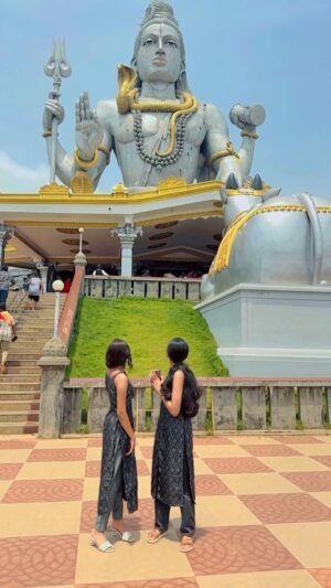 Gouri Gadhuzz Instagram - Har har mahadev🙏 #murudeswar 

#fyp #nivy #nivyynivedya