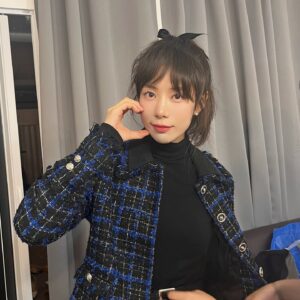Ha Da-in Instagram - 🖤🤔🍬💃🏻🐩💡
 more