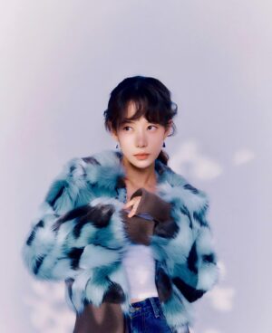 Ha Da-in Instagram - CHAEnewyork @chae_newyork 
#채뉴욕 

photographer_ 이나일
make-up_ 김보라 
hair_ 김재하 
stylist_ 탄은지
fashionfilm director_ 양현우 
gaffer_ 최범석(fashionfilm), 박영민(photo)
brand_ 채뉴욕 유채윤, 이마리