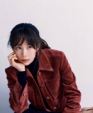 Ha Da-in Instagram - CHAEnewyork @chae_newyork 
#채뉴욕 

photographer_ 이나일
make-up_ 김보라 
hair_ 김재하 
stylist_ 탄은지
fashionfilm director_ 양현우 
gaffer_ 최범석(fashionfilm), 박영민(photo)
brand_ 채뉴욕 유채윤, 이마리