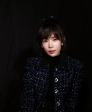 Ha Da-in Instagram - CHAEnewyork @chae_newyork 
#채뉴욕 

photographer_ 이나일
make-up_ 김보라 
hair_ 김재하 
stylist_ 탄은지
fashionfilm director_ 양현우 
gaffer_ 최범석(fashionfilm), 박영민(photo)
brand_ 채뉴욕 유채윤, 이마리