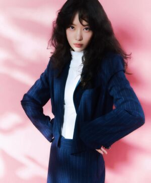 Ha Da-in Instagram - CHAEnewyork @chae_newyork 
#채뉴욕 

photographer_ 이나일
make-up_ 김보라 
hair_ 김재하 
stylist_ 탄은지
fashionfilm director_ 양현우 
gaffer_ 최범석(fashionfilm), 박영민(photo)
brand_ 채뉴욕 유채윤, 이마리
