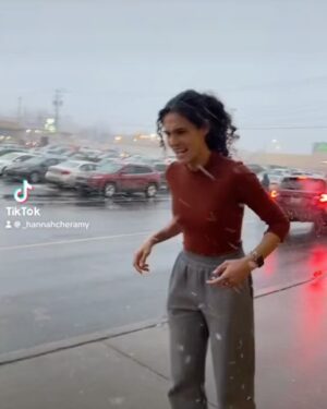 Hannah Cheramy Instagram - Julie’s stoner era/80’s era/ cold era and some more BTS including a few of the tiktoks I force my friends to do with me 

Episode 5 streaming now on @mgmplus