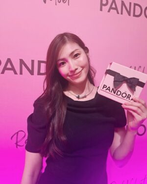 Haruka Tateishi Instagram - Red Velvet x PANDORA シークレットコンサートにお邪魔して来ました💎✨

大好きなレッドベルベットさんとパンドラの世界観に包まれて幸せな時間でした🫶

一つ一つのチャームがとっても可愛くてまた好きなチャームを仲間入りさせるのが楽しみです💓

素敵な時間をありがとうございました💎😊

@theofficialpandora
#パンドラジュエリー
#Pandora 
#PR