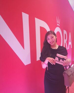 Haruka Tateishi Instagram - Red Velvet x PANDORA シークレットコンサートにお邪魔して来ました💎✨

大好きなレッドベルベットさんとパンドラの世界観に包まれて幸せな時間でした🫶

一つ一つのチャームがとっても可愛くてまた好きなチャームを仲間入りさせるのが楽しみです💓

素敵な時間をありがとうございました💎😊

@theofficialpandora
#パンドラジュエリー
#Pandora 
#PR