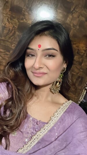 Hemanshii Ruparel Instagram - Happy Diwali wish Karne ka tareeka thoda casual hai 😂😂😂

#memes #memesdaily #diwalireels #happydiwali #comedyvideos #funnyreels