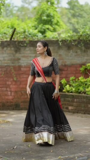 Hemanshii Ruparel Instagram - Feeling fabulous in my black chaniyacholi this Navratri! 💃✨ Embracing the traditional vibes with handwork details and full flair. Let's celebrate in style! #NavratriFashion

In frame -@hemanshii_ruparel
Photo -@saiphoto_nadiad
Mackup -@prsalonacademy
Designer -@bharat._.2511

 #ChaniyaCholiLove #BlackIsBeautiful #TraditionalOutfit #FestivalStyle #HandworkDetails #CelebrateInStyle #FeelGoodFriday #navrati2024 #nadiad #mumbai #uknavratri #usanavratri #blacklove #soot