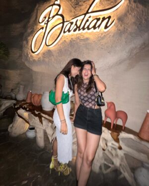 Hemanshii Ruparel Instagram - ⏳🤍🥂

#whitedress #photooftheweek #lacedress #instadaily #curvygirl #curvesgotright #hourglass #caves #bodyfit #exploretocreate #fypinstagram