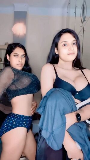 Hemoshree Bhadra Instagram - Mujhe ma banao na plz . Our new song 👼