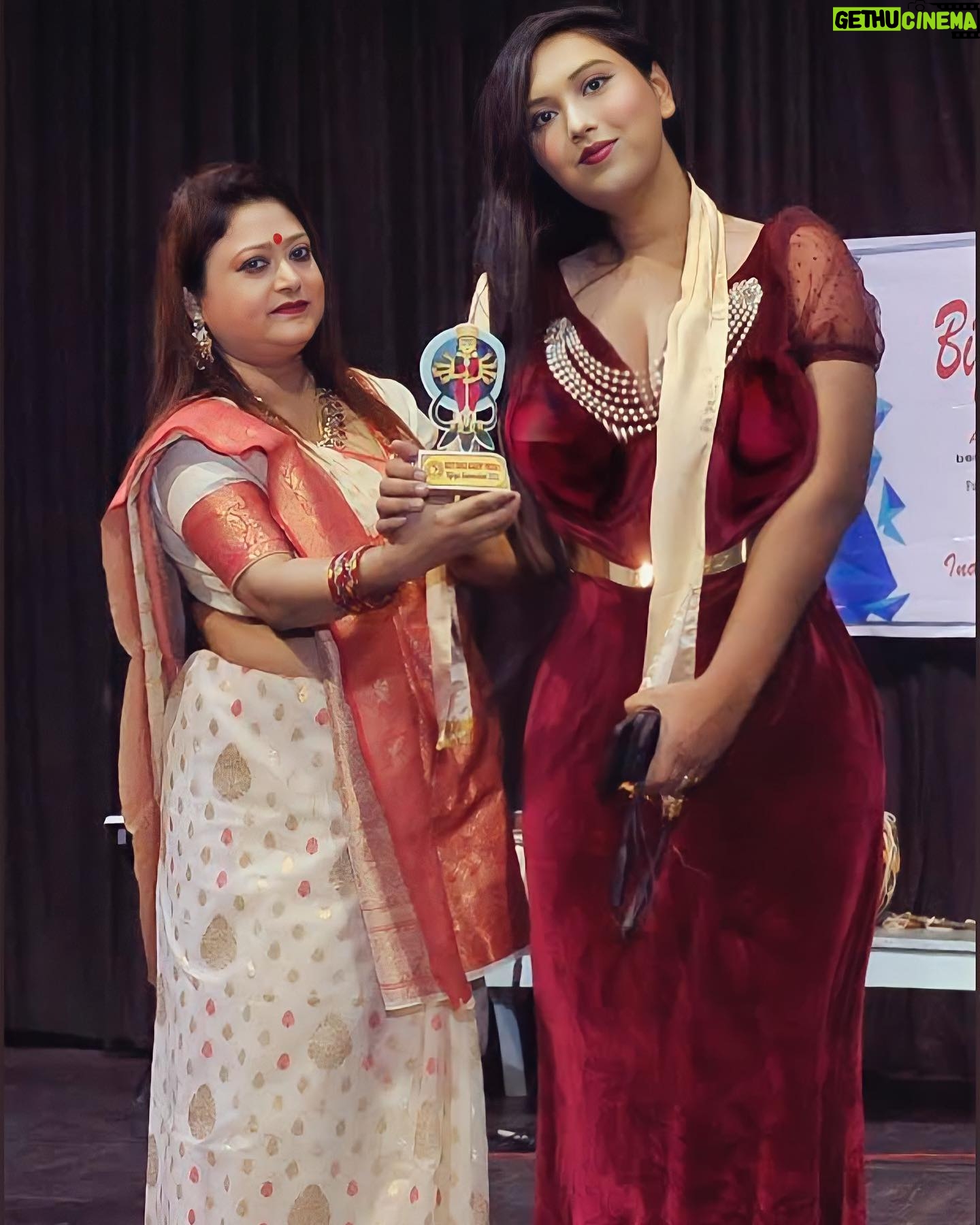 Hemoshree Bhadra - 19.7K Likes - As a Bengali , Rabindra Sadan is our Cultural capital . We all grew up with a dream to be there . Yesterday I was honored there , Feeling too good . Thank you #rabindrasadan and cultural committee of West Bengal .